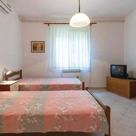 Nice Apartment In Zadar With Kitchen Exteriör bild