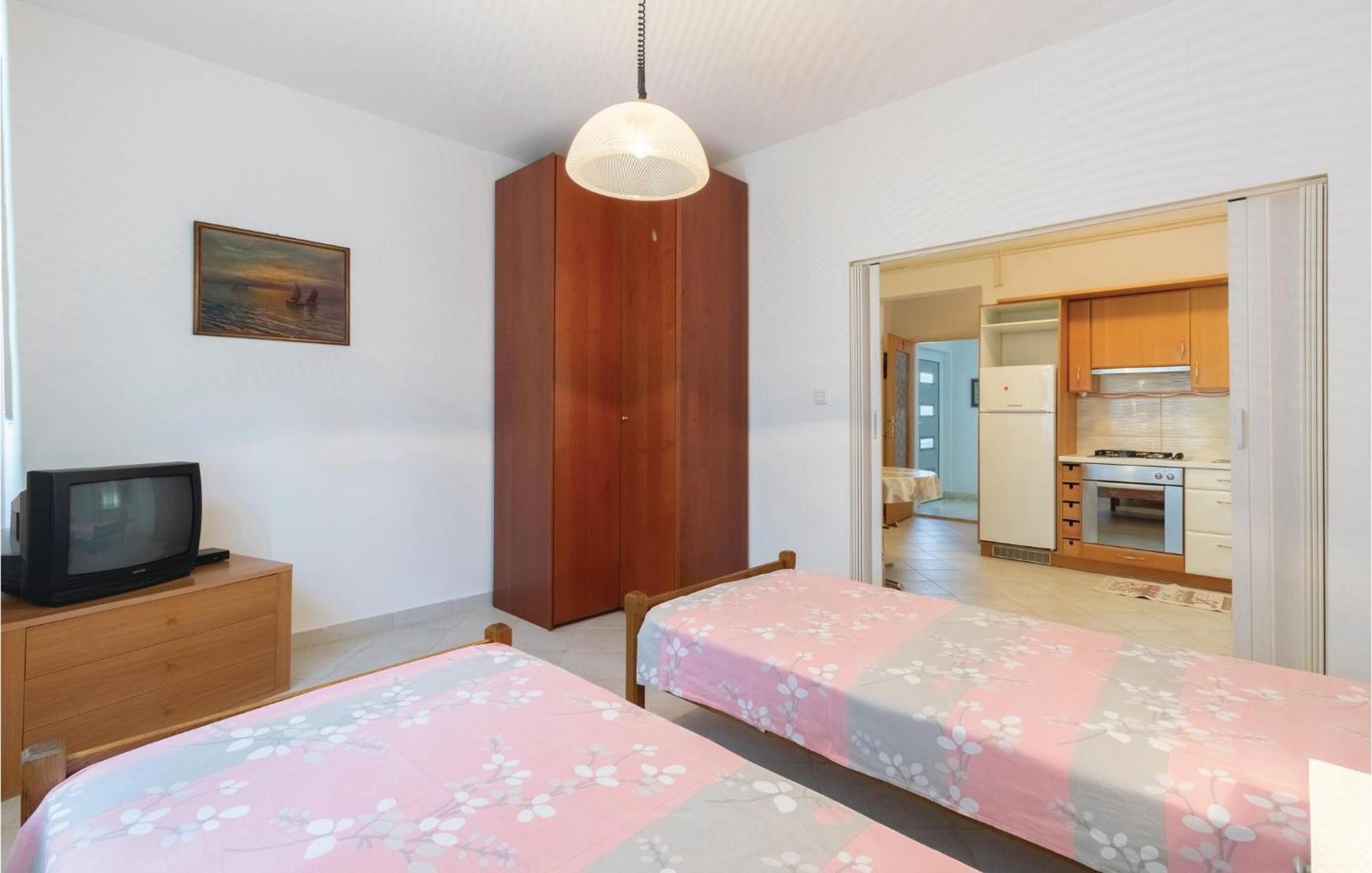 Nice Apartment In Zadar With Kitchen Exteriör bild