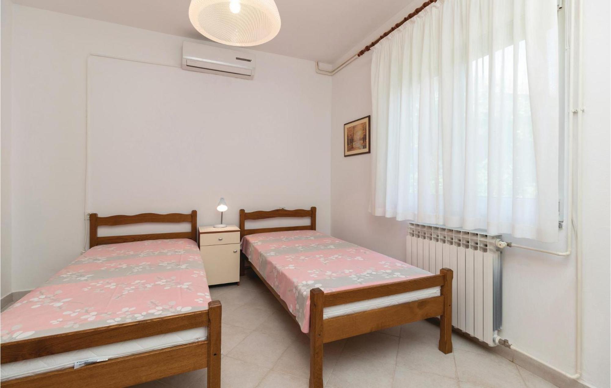 Nice Apartment In Zadar With Kitchen Exteriör bild