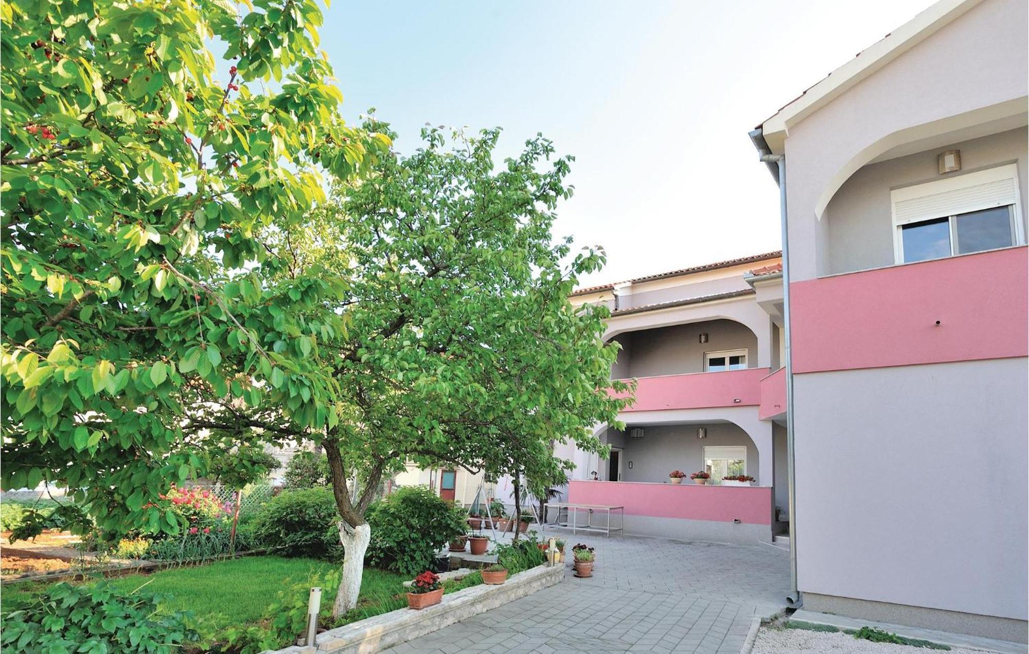 Nice Apartment In Zadar With Kitchen Exteriör bild