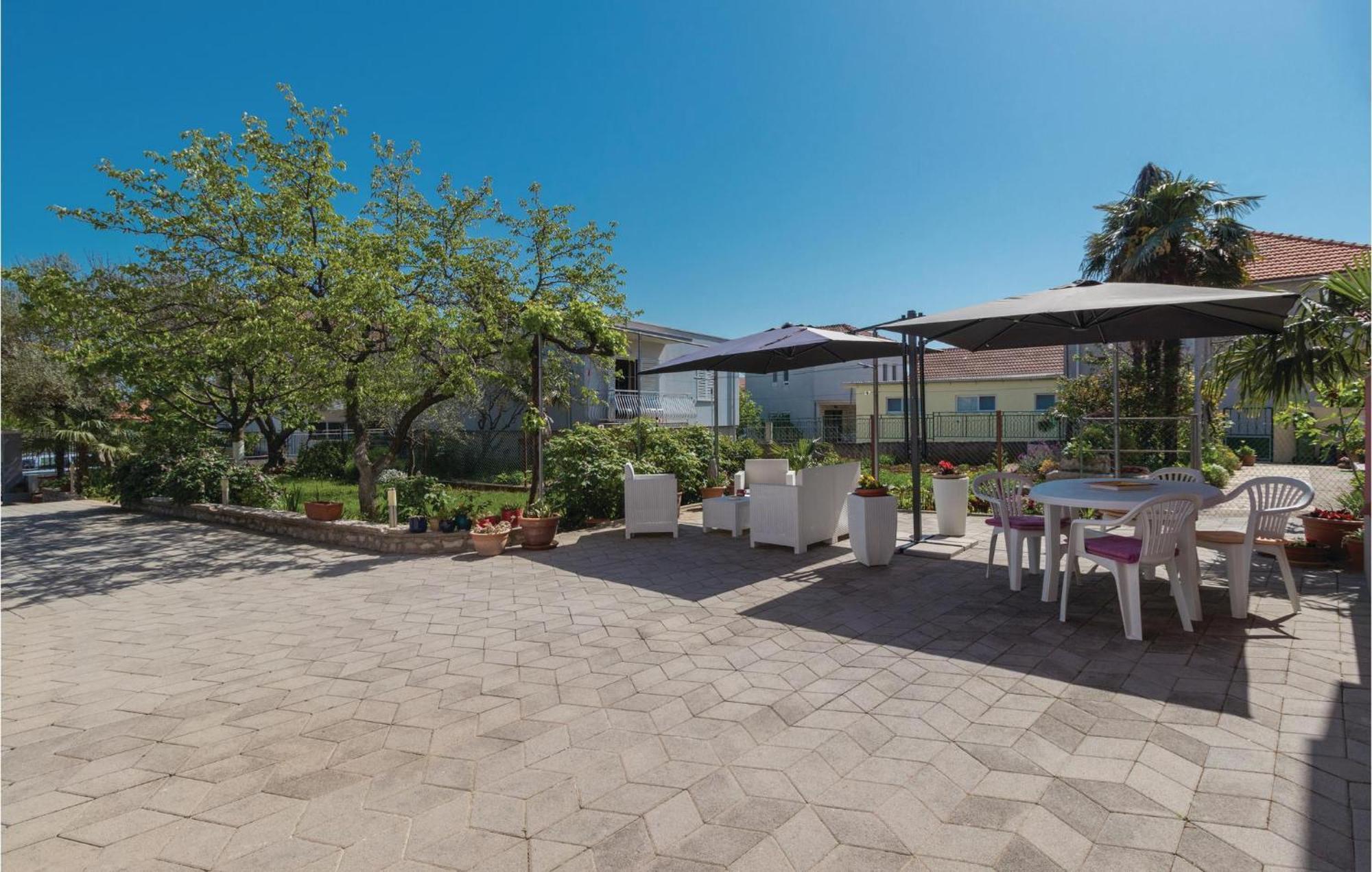 Nice Apartment In Zadar With Kitchen Exteriör bild
